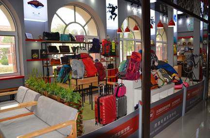 12北貿通平臺商品進駐經濟貿易學院跨境電商實訓中心